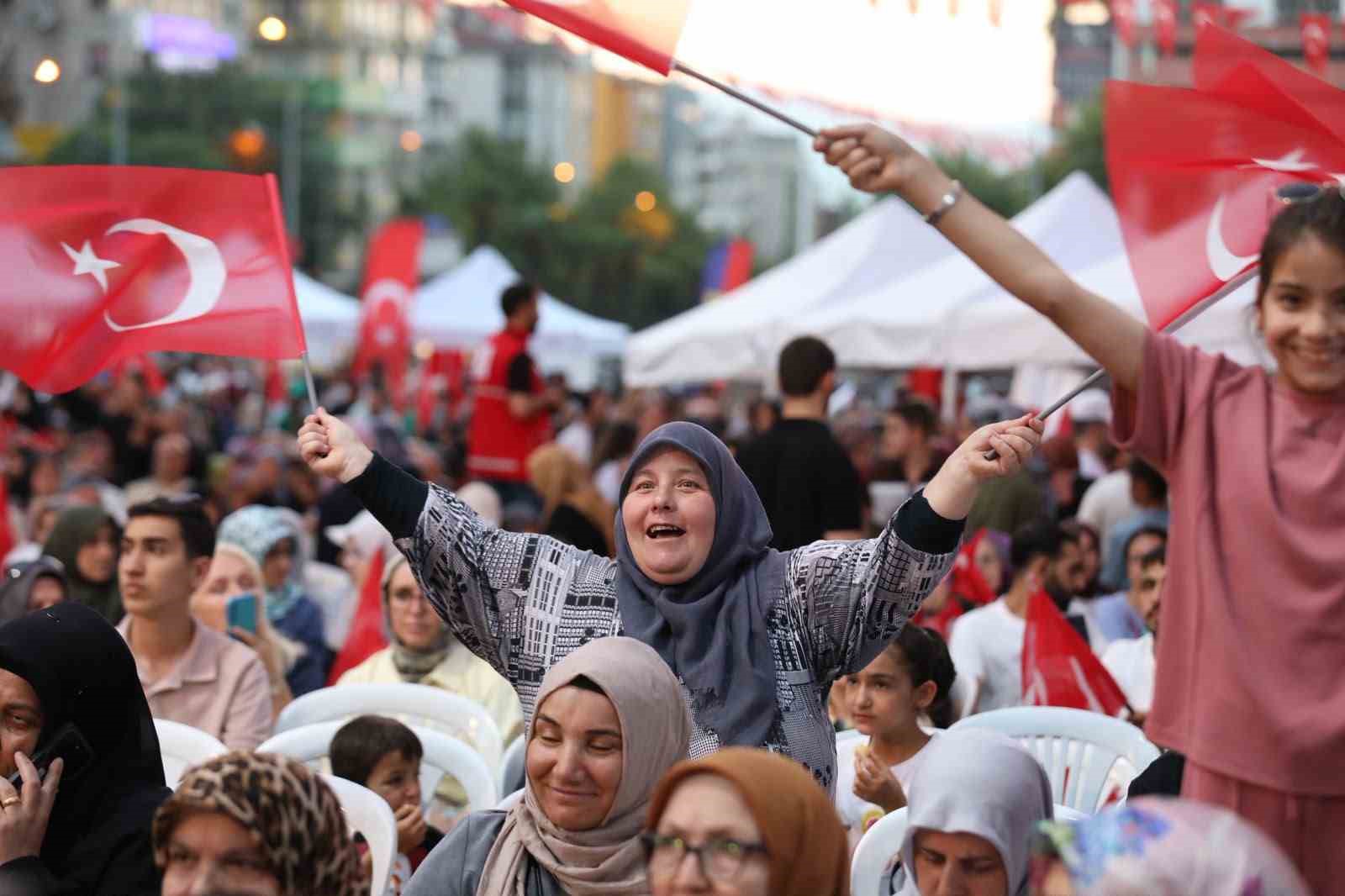 Bursa’da ’Demokrasi ve Bayrak Yürüyüşü’