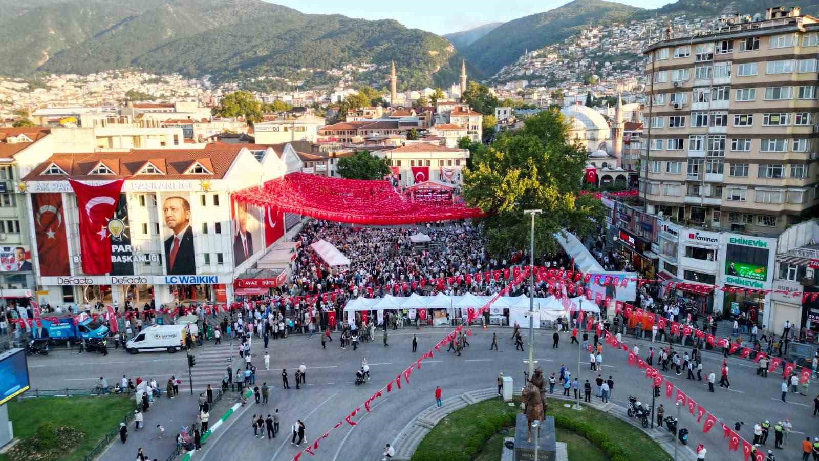 Bursa’da ’Demokrasi ve Bayrak Yürüyüşü’