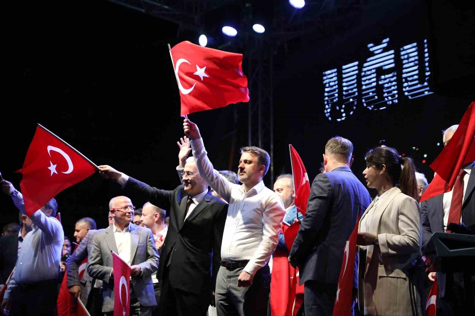 Bursa’da ’Demokrasi ve Bayrak Yürüyüşü’
