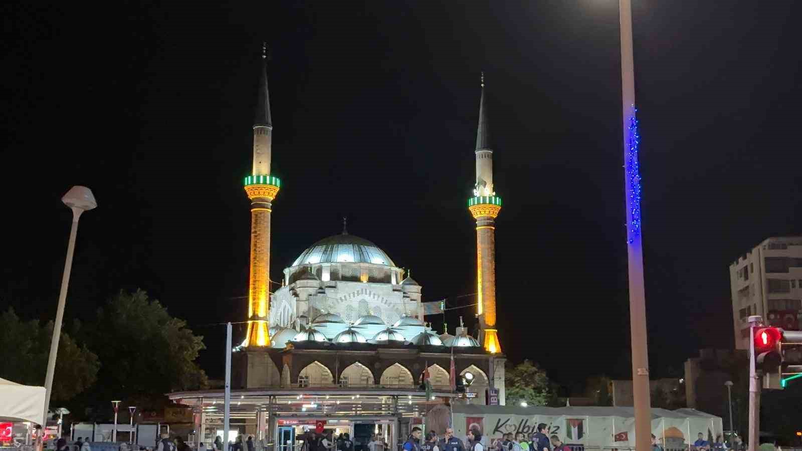 Kayseri’de 15 Temmuz’un yıl dönümünde camilerden sela yükseldi