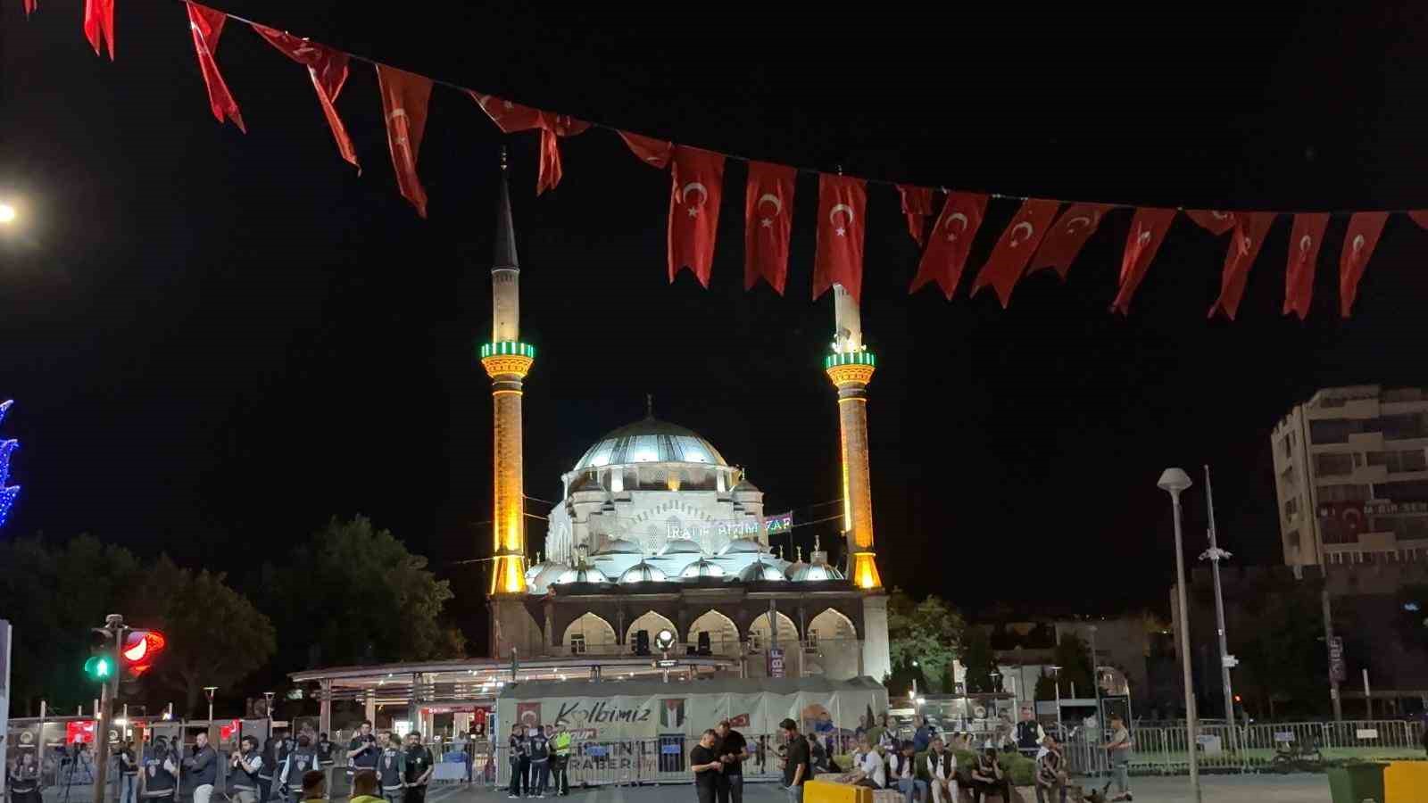 Kayseri’de 15 Temmuz’un yıl dönümünde camilerden sela yükseldi