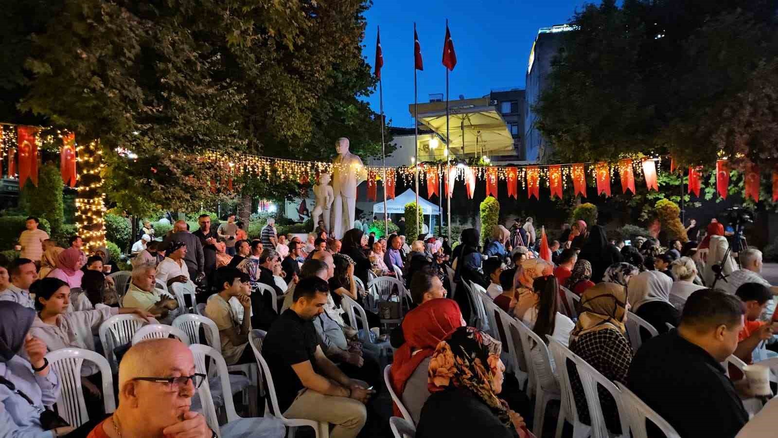 Kağıthane Meydanı’nda "15 Temmuz Demokrasi ve Millî Birlik Günü" nöbeti
