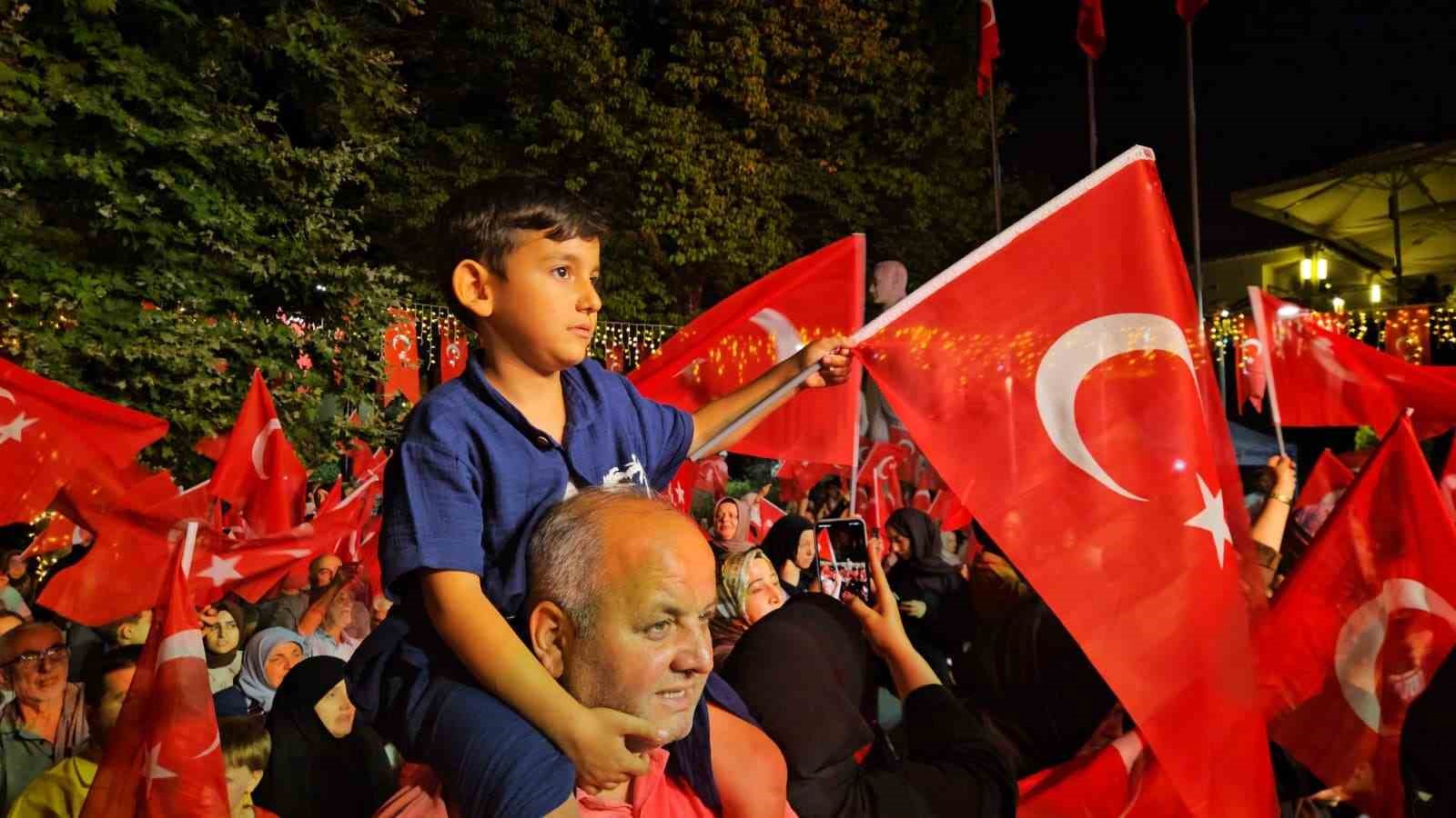 Kağıthane Meydanı’nda "15 Temmuz Demokrasi ve Millî Birlik Günü" nöbeti