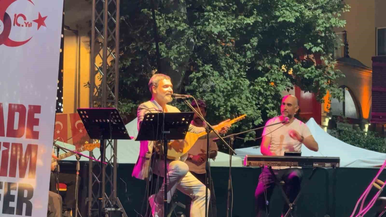 Bursa’da 15 Temmuz programı Uğur Işılak konseriyle son buldu