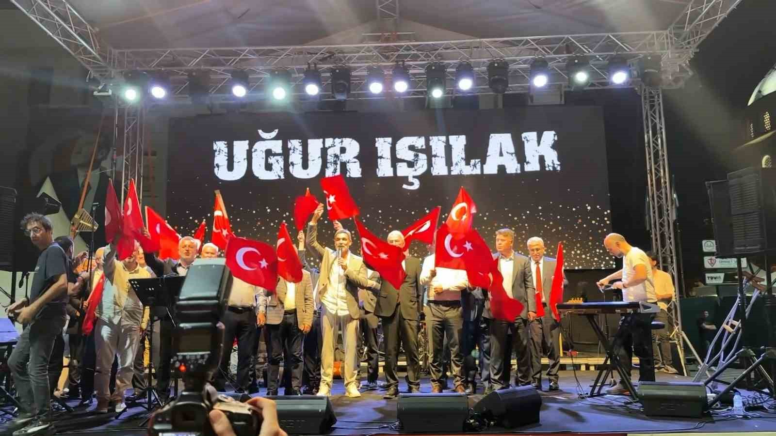 Bursa’da 15 Temmuz programı Uğur Işılak konseriyle son buldu