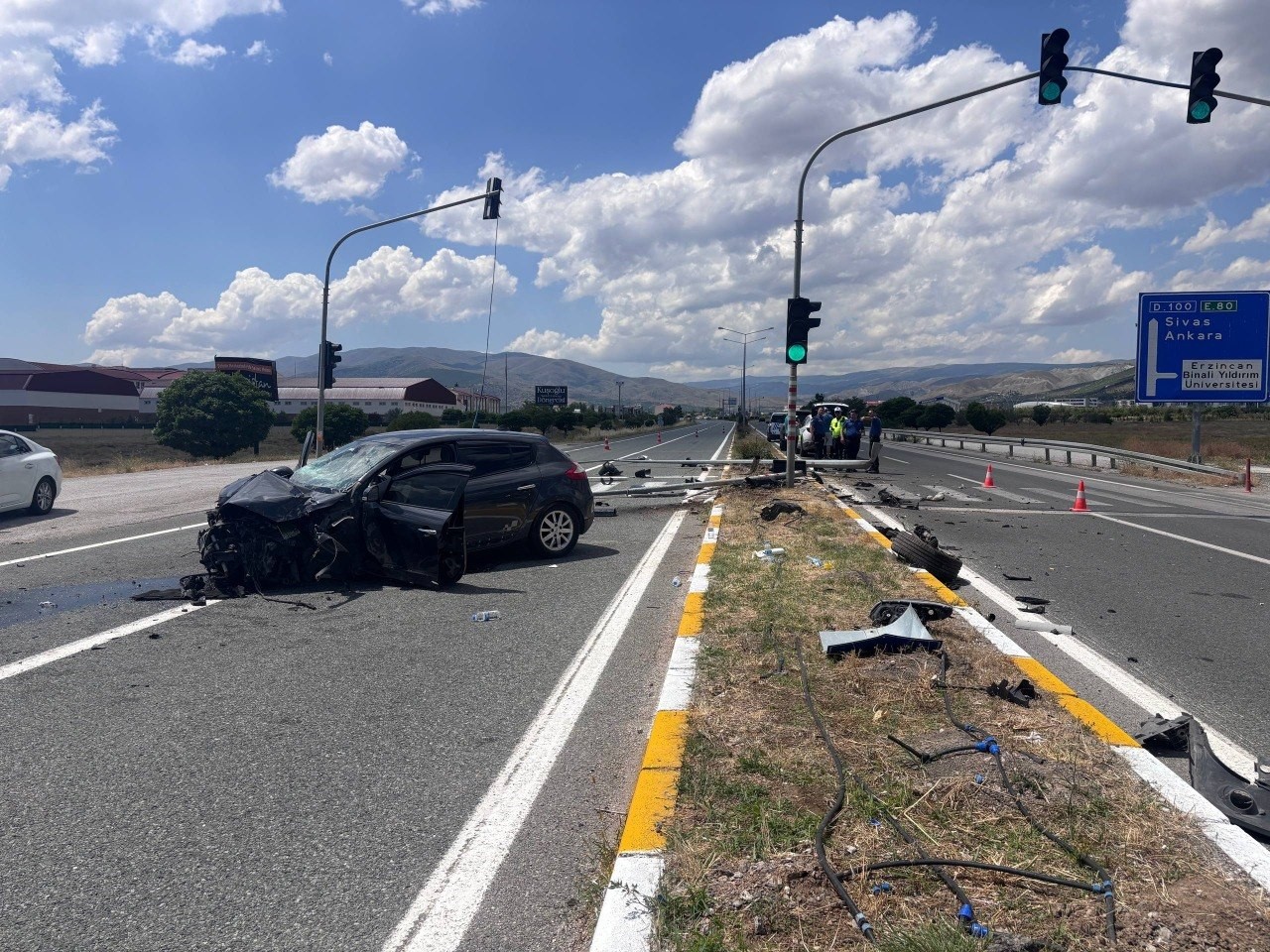 Erzincan’da 5 kişinin yaralandığı trafik kazası kamerada