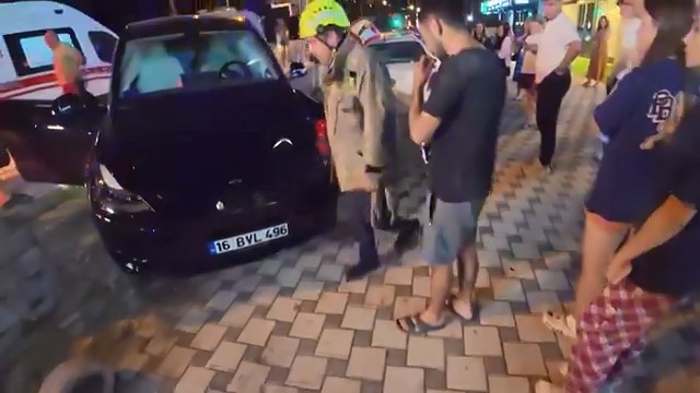 Işık ihlali kaza getirdi, o anlar kamerada