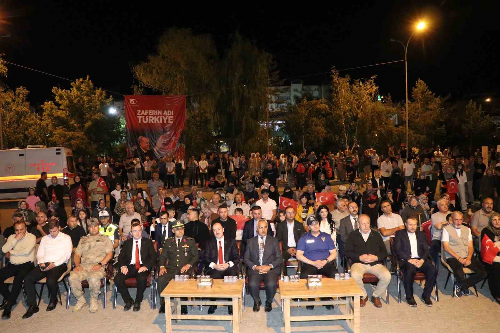 Oltulular 15 Temmuz demokrasi nöbetinde bir araya geldi