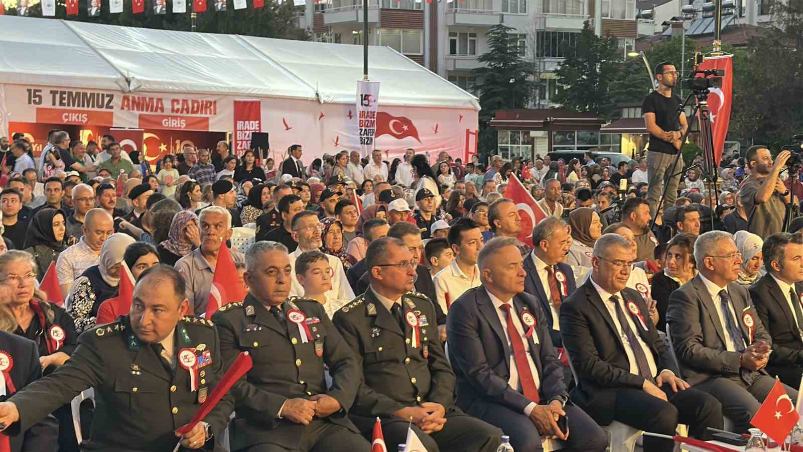 15 Temmuz’da şehit olan polis Niyazi Altay’ın oğlu: "Benim için o gece bir evladın ömrünü ikiye ayıran gecedir"