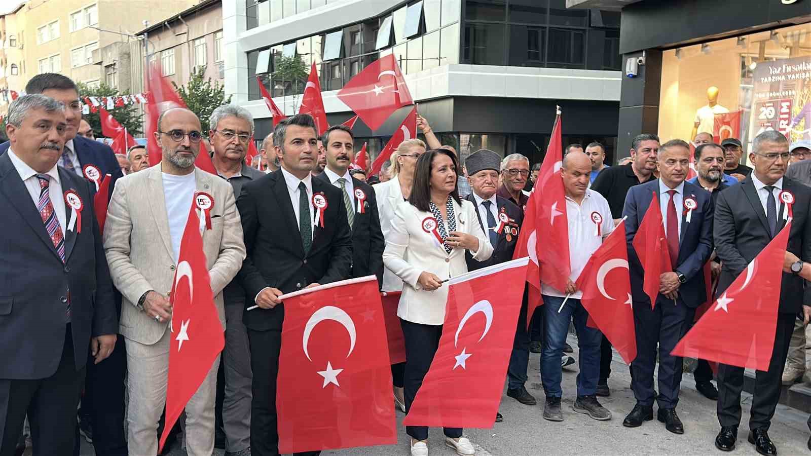 15 Temmuz’da şehit olan polis Niyazi Altay’ın oğlu: "Benim için o gece bir evladın ömrünü ikiye ayıran gecedir"