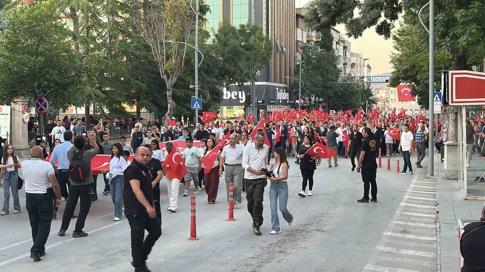 15 Temmuz’da şehit olan polis Niyazi Altay’ın oğlu: "Benim için o gece bir evladın ömrünü ikiye ayıran gecedir"