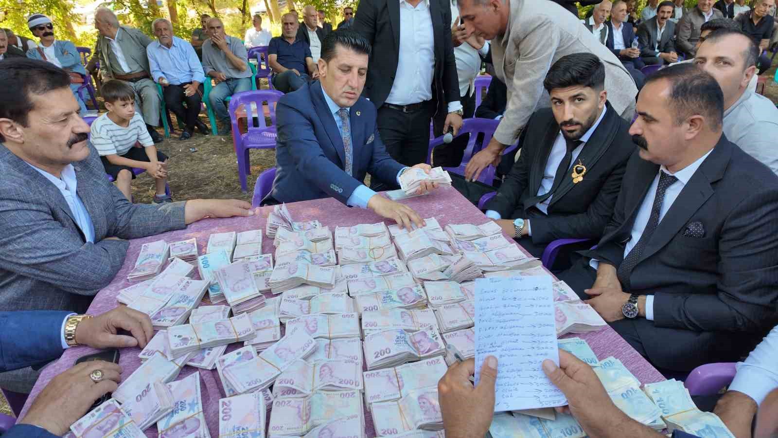 İki gece iki gün süren düğünde 35 koyun kesildi, 6 milyon lira takı takıldı