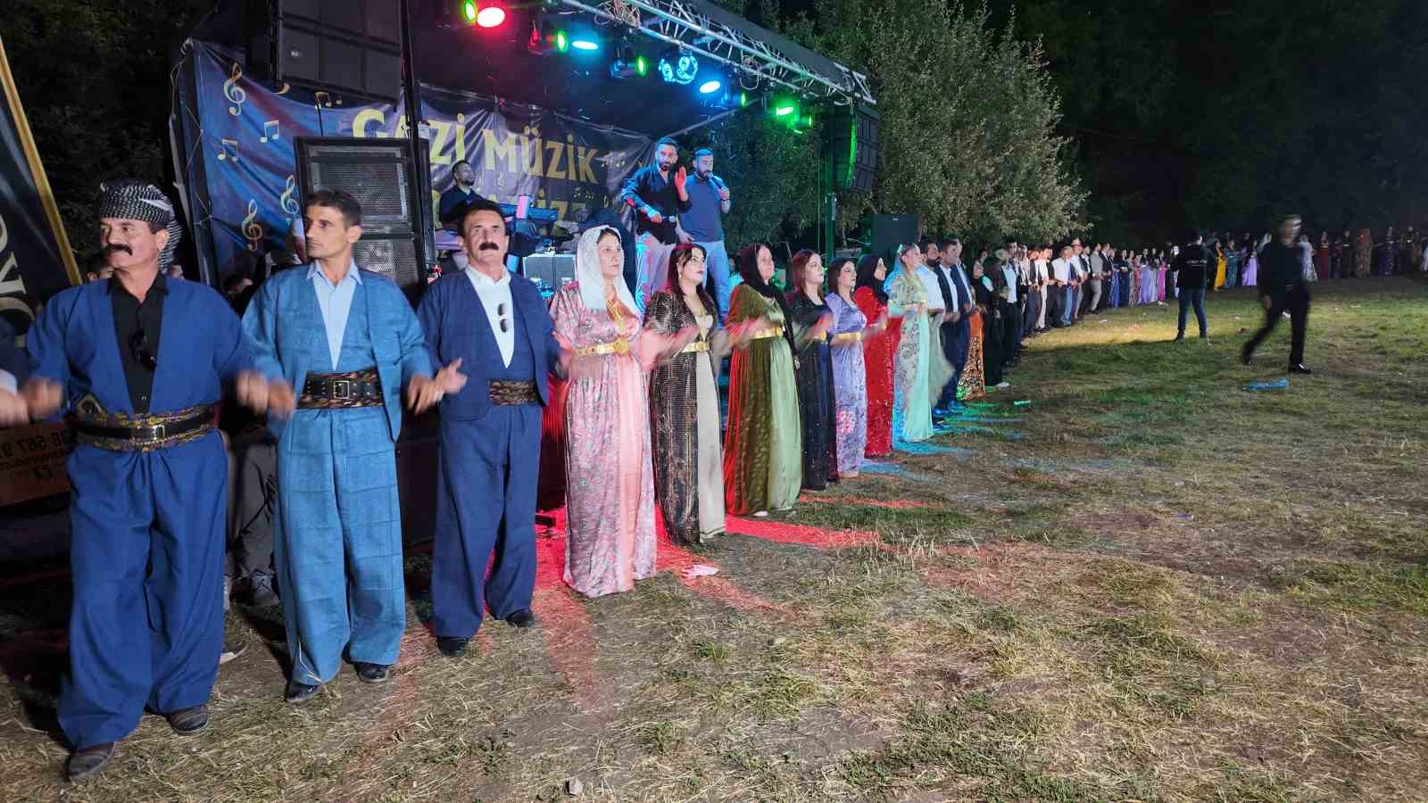 İki gece iki gün süren düğünde 35 koyun kesildi, 6 milyon lira takı takıldı