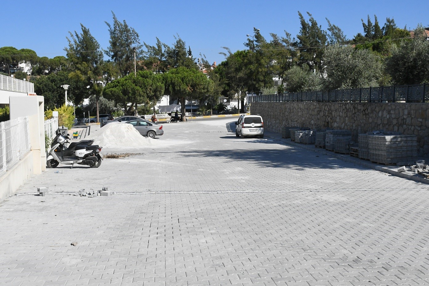 Kuşadası’nda alt ve üst yapı çalışmaları sürüyor