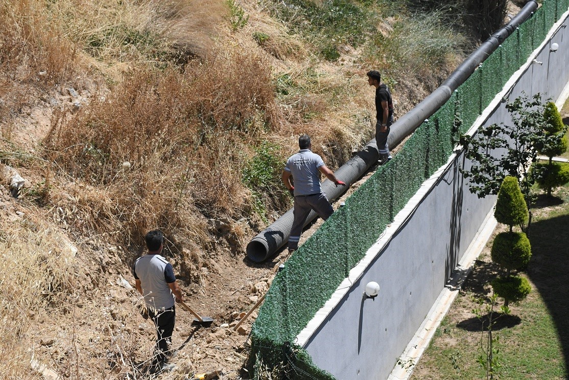 Kuşadası’nda alt ve üst yapı çalışmaları sürüyor