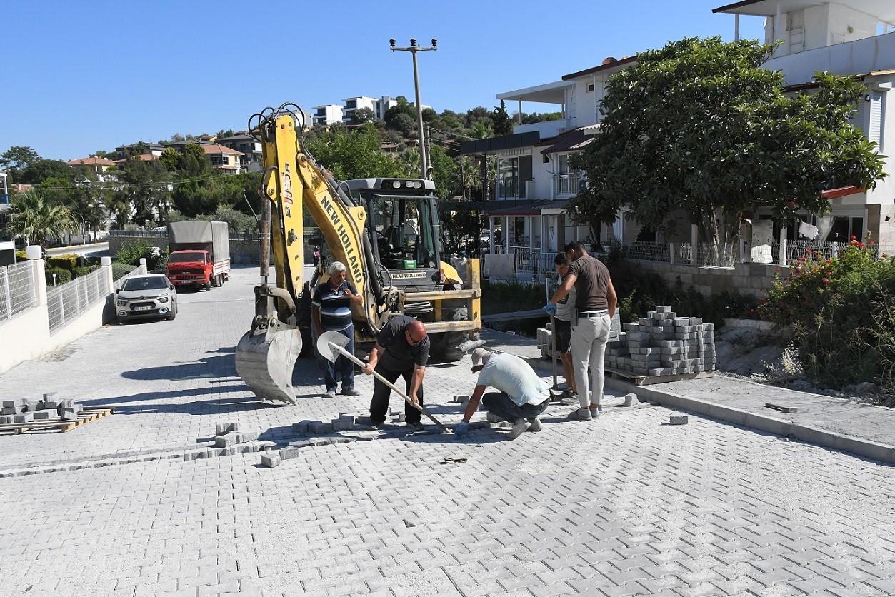 Kuşadası’nda alt ve üst yapı çalışmaları sürüyor