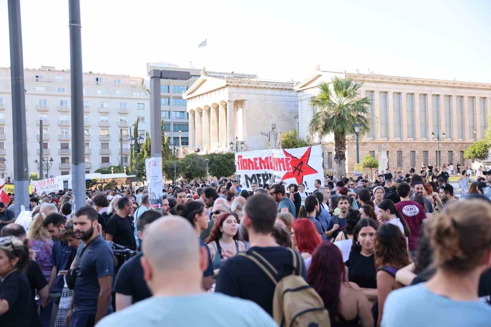 Yunanistan’da polisin açtığı ateş sonucu ölen otizmli genç için protesto düzenlendi