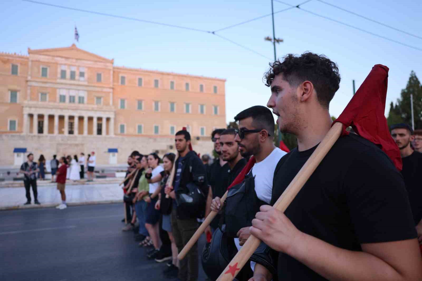 Yunanistan’da polisin açtığı ateş sonucu ölen otizmli genç için protesto düzenlendi