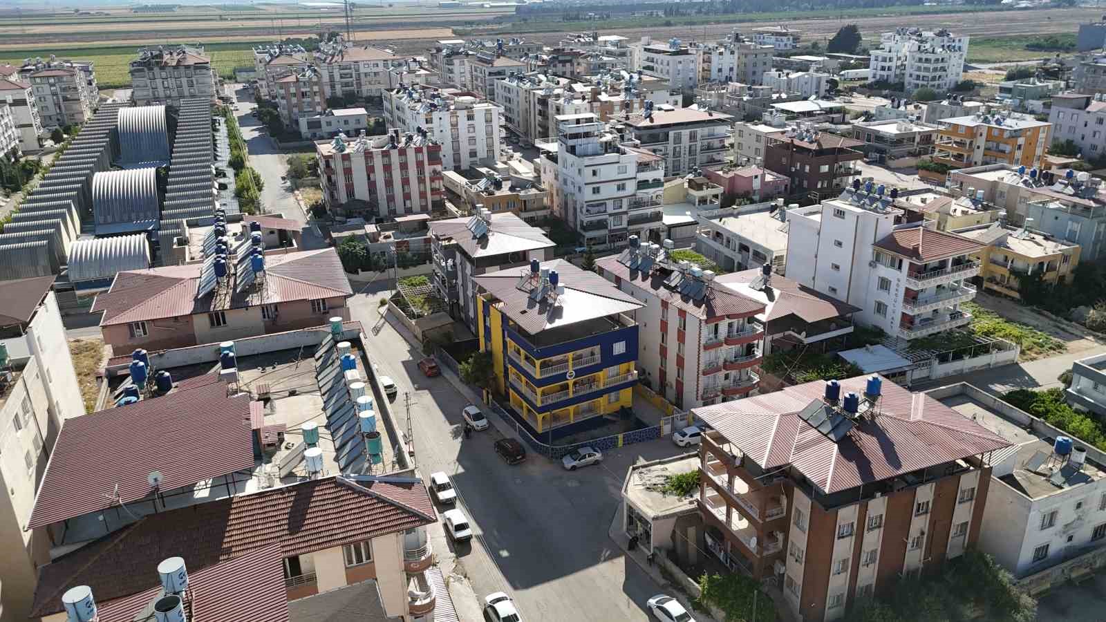 Fanatik ailenin sarı laciverte boyatıp, amblem koydurduğu ‘Fenerbahçeli ev’ simge haline geldi
