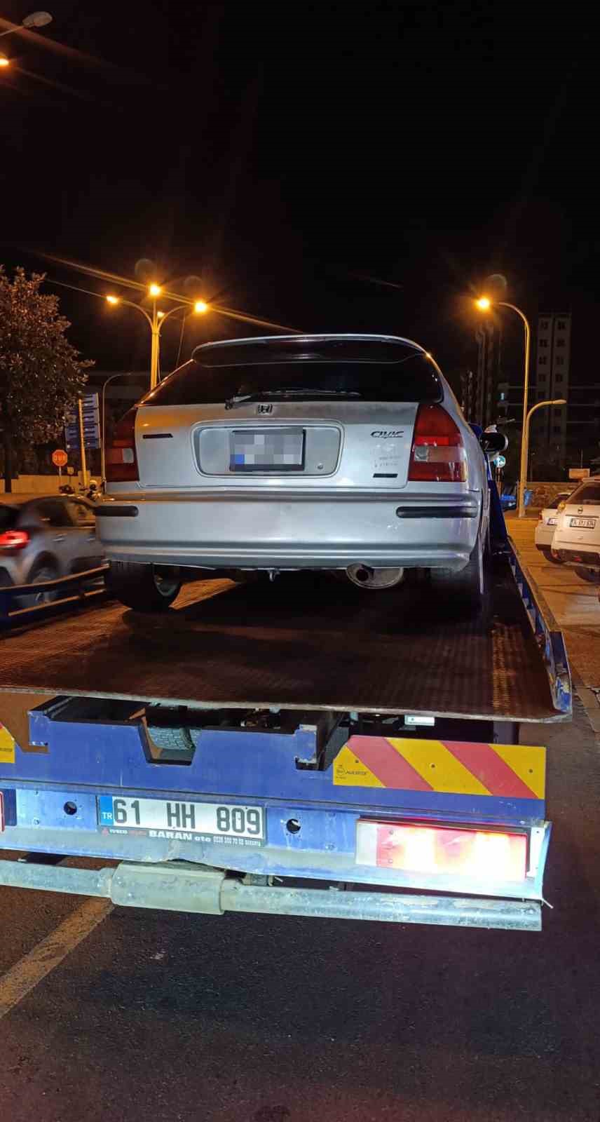 Başakşehir’de polisin nefes kesen kovalamacası kameraya yansıdı