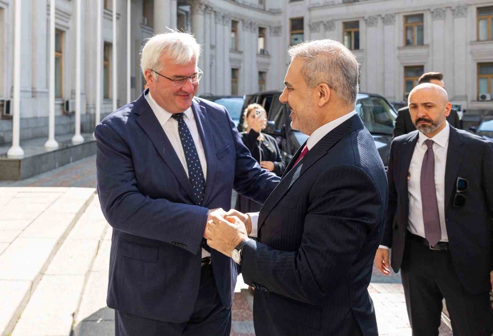 Dışişleri Bakanı Fidan Kiev’de Ukraynalı mevkidaşı Sibiha ile görüştü