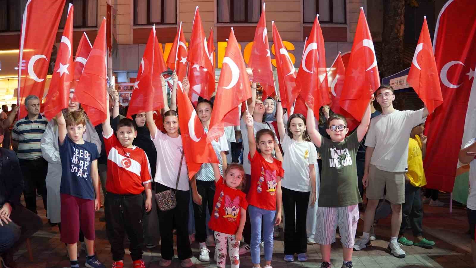 İznikliler meydana akın etti