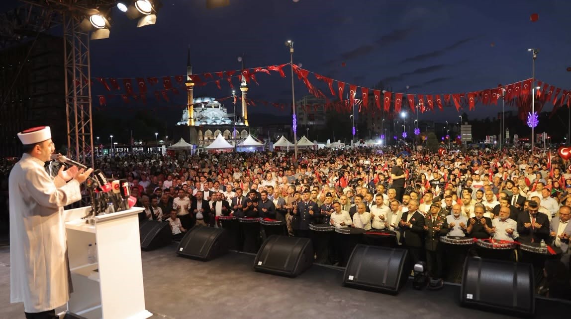 Başkan Çolakbayrakdar: "15 Temmuz ruhu, milletimizin iradesinin en güçlü nişanesidir"