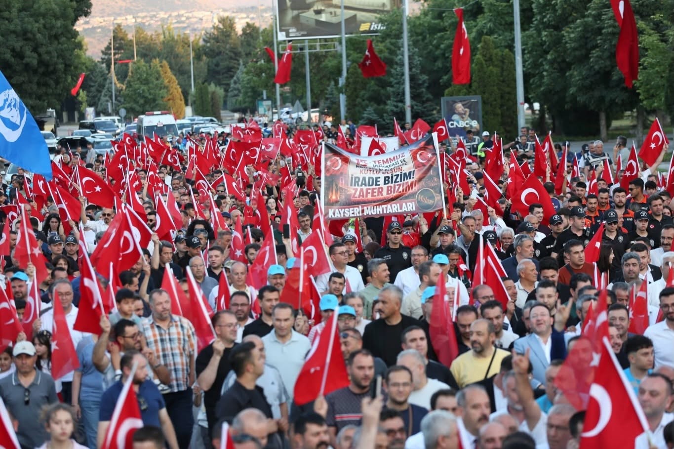 Başkan Çolakbayrakdar: "15 Temmuz ruhu, milletimizin iradesinin en güçlü nişanesidir"