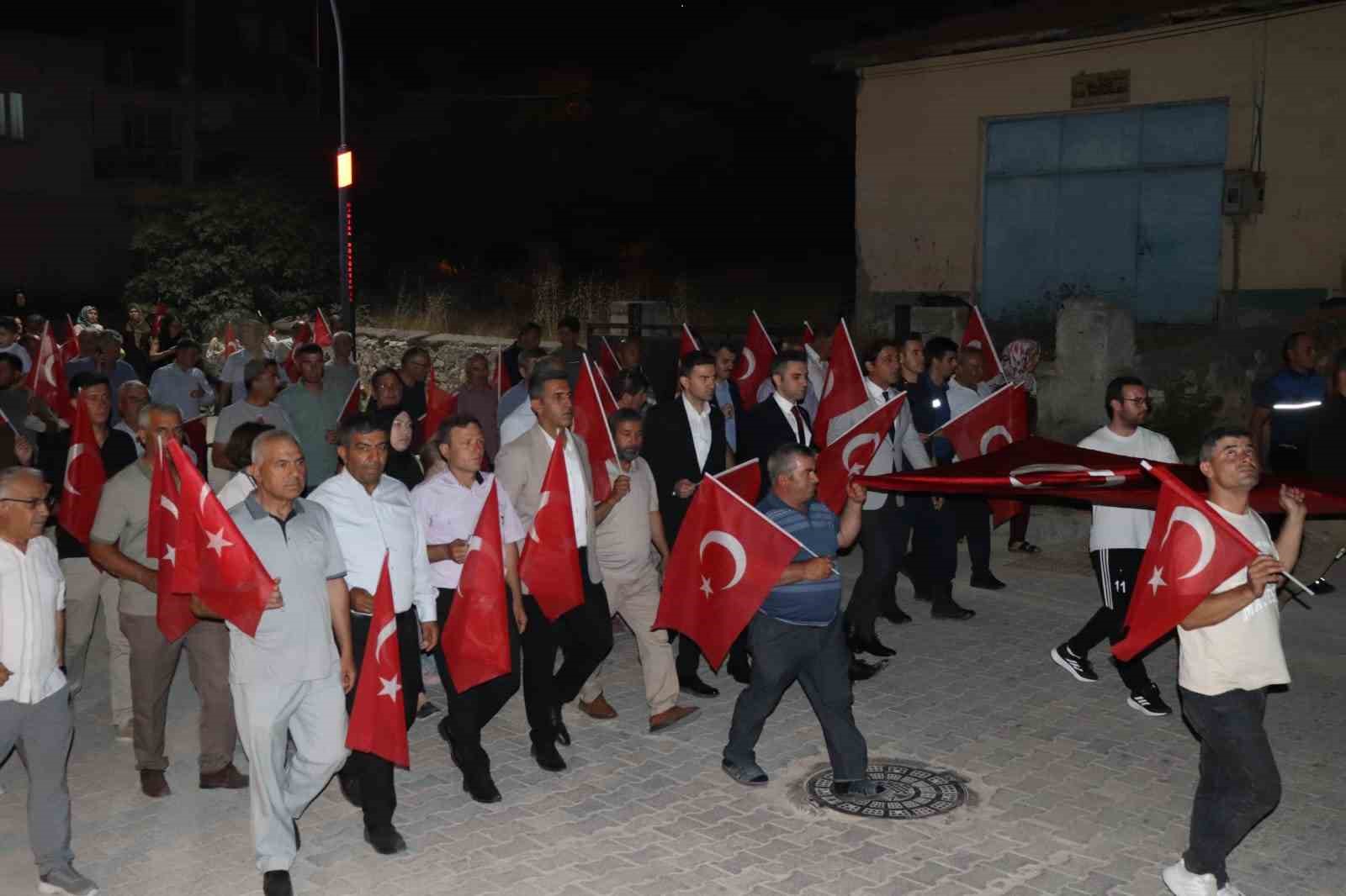 Manisa’da 15 Temmuz ruhu meydanlara taştı