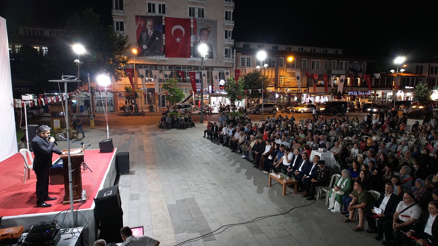 Manisa’da 15 Temmuz ruhu meydanlara taştı