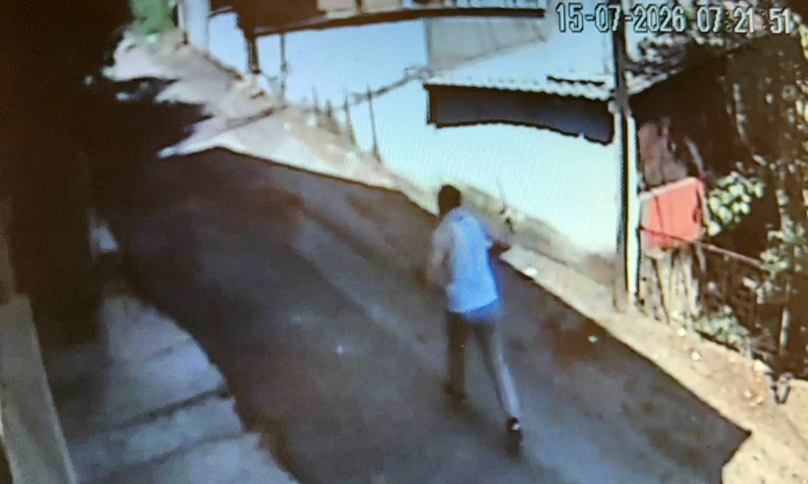 ’Dur’ ihtarına uymayan sürücü, kadınları araçta bırakıp kaçtı