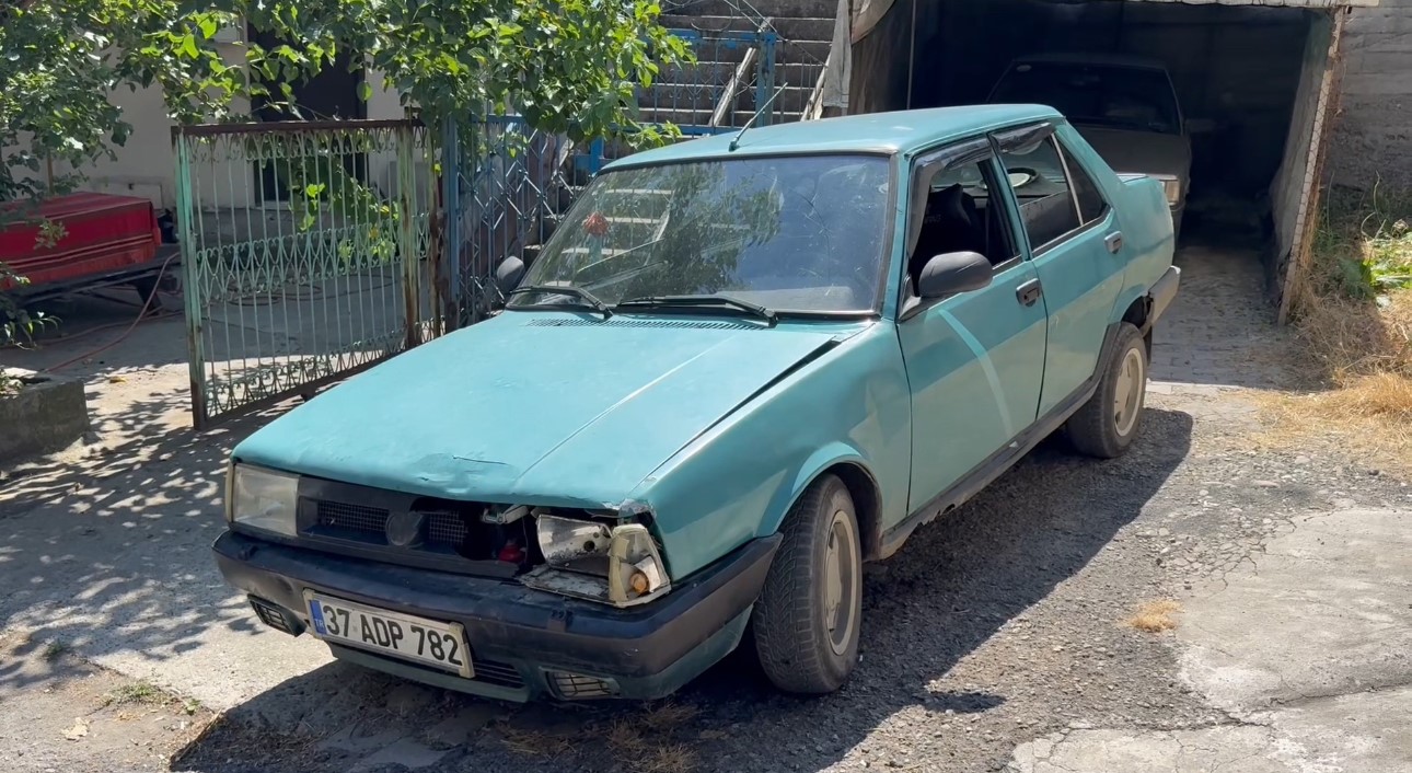 ’Dur’ ihtarına uymayan sürücü, kadınları araçta bırakıp kaçtı