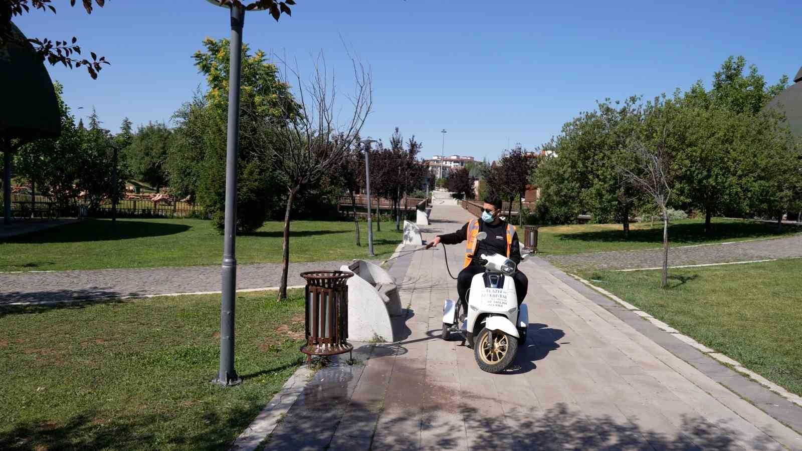 Elazığ’da ilaçlama çalışmaları sürüyor