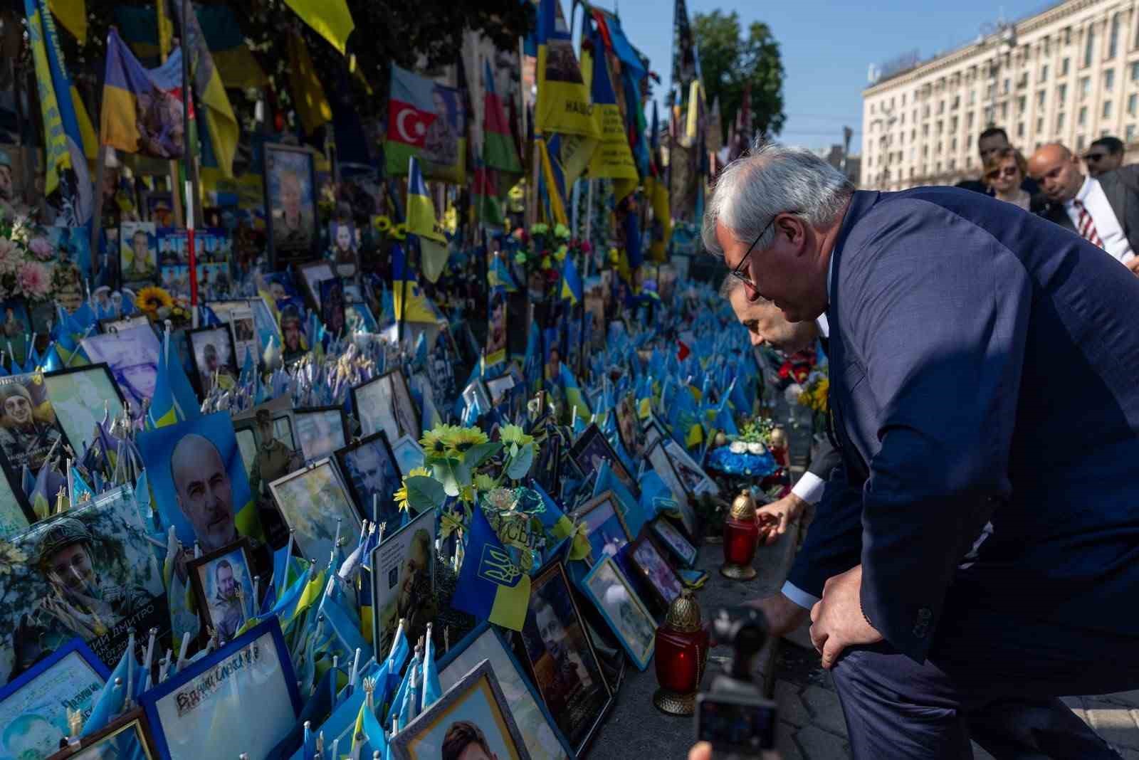 Dışişleri Bakanı Fidan, Kiev’de anma törenine katıldı