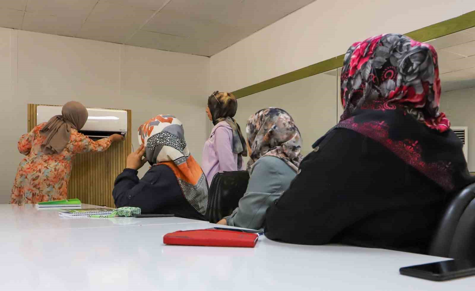 Kadınlara yönelik klima-kombi bakım eğitiminin üçüncü dönemi