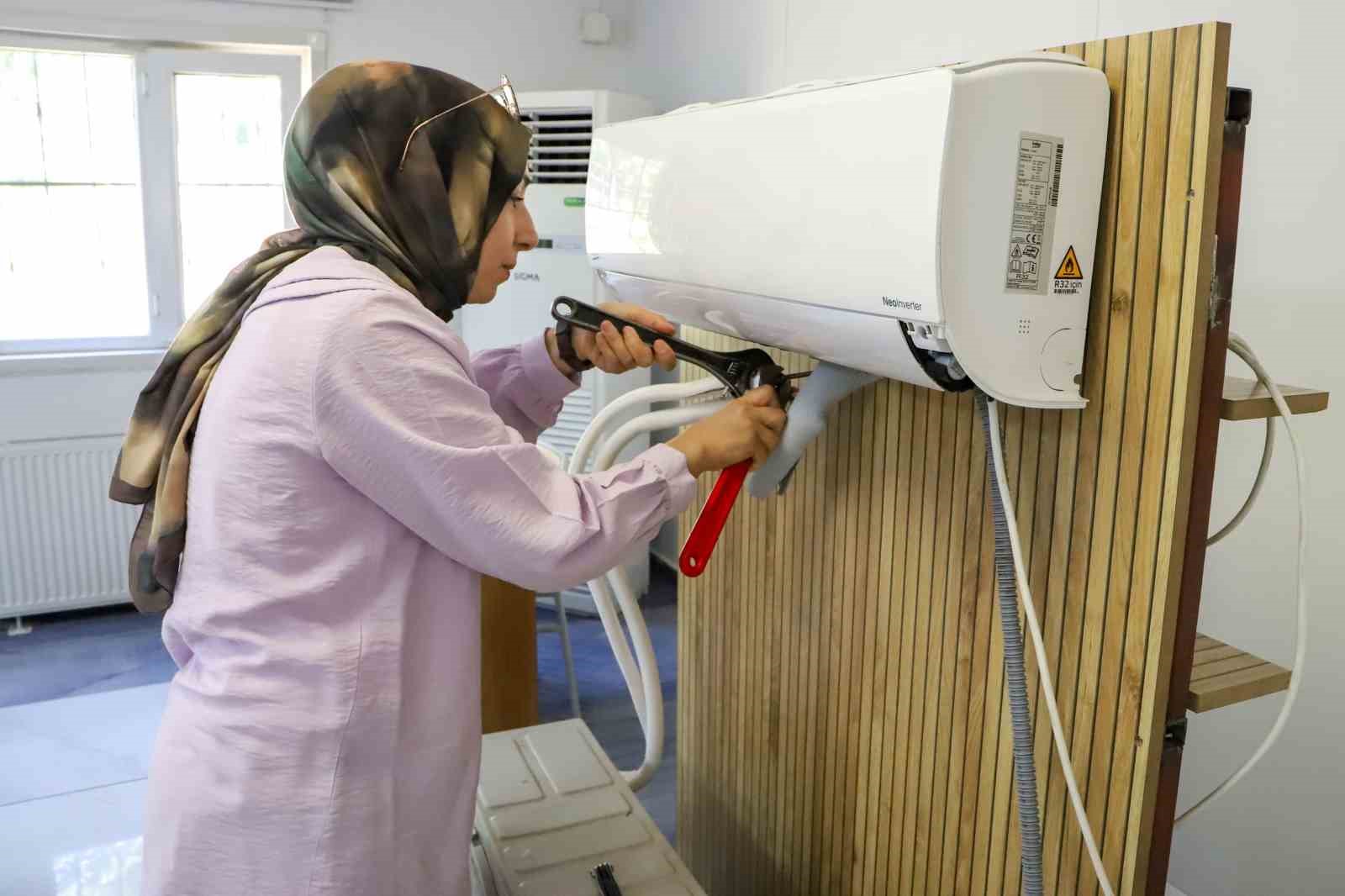Kadınlara yönelik klima-kombi bakım eğitiminin üçüncü dönemi