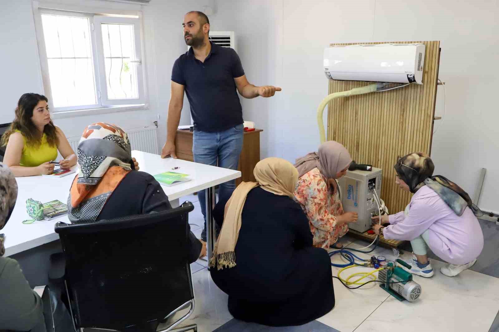 Kadınlara yönelik klima-kombi bakım eğitiminin üçüncü dönemi