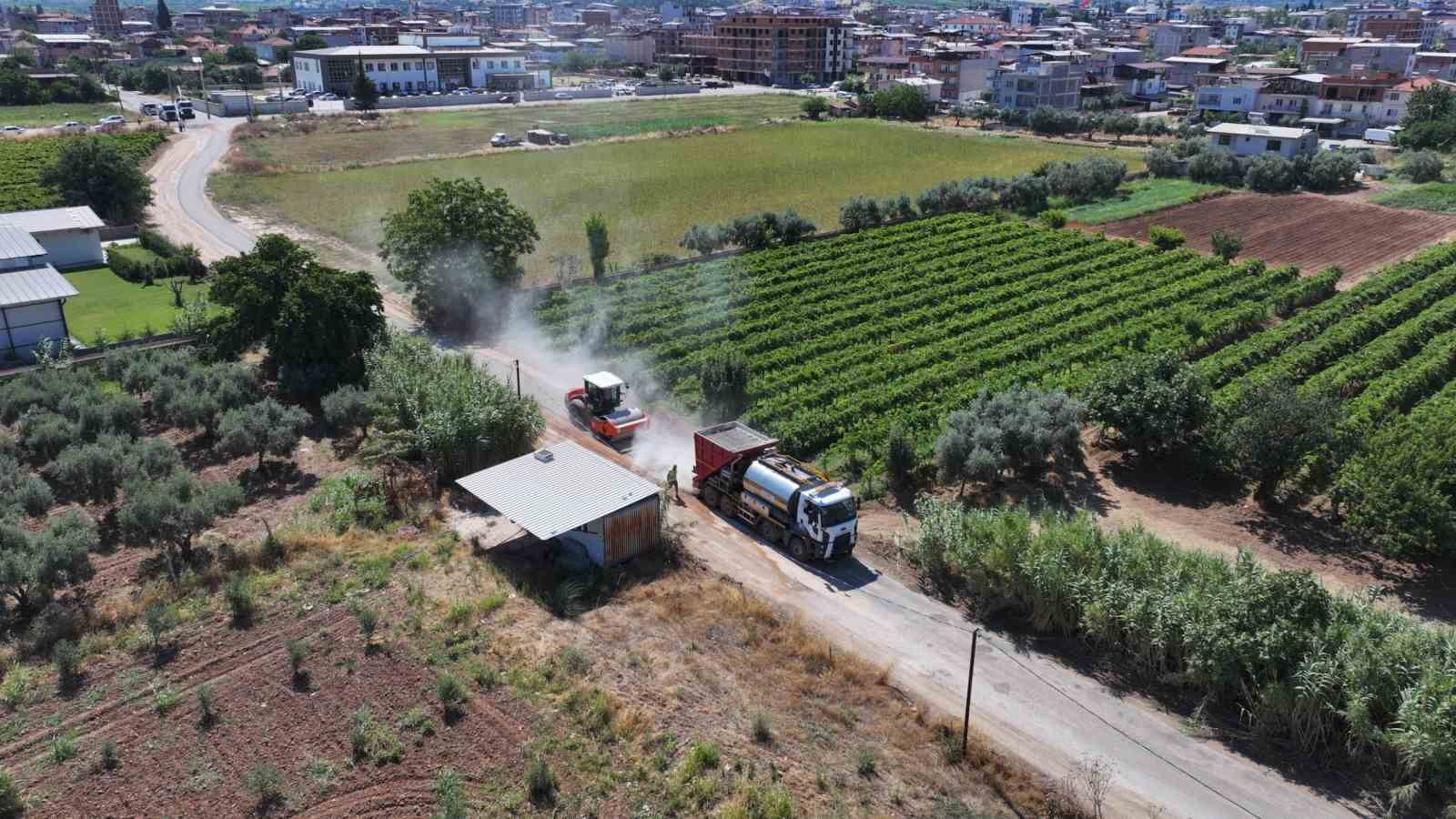 Ahmetli’de 8 kilometrelik yol hamlesi