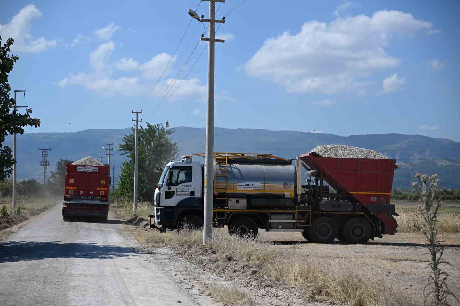 Ahmetli’de 8 kilometrelik yol hamlesi