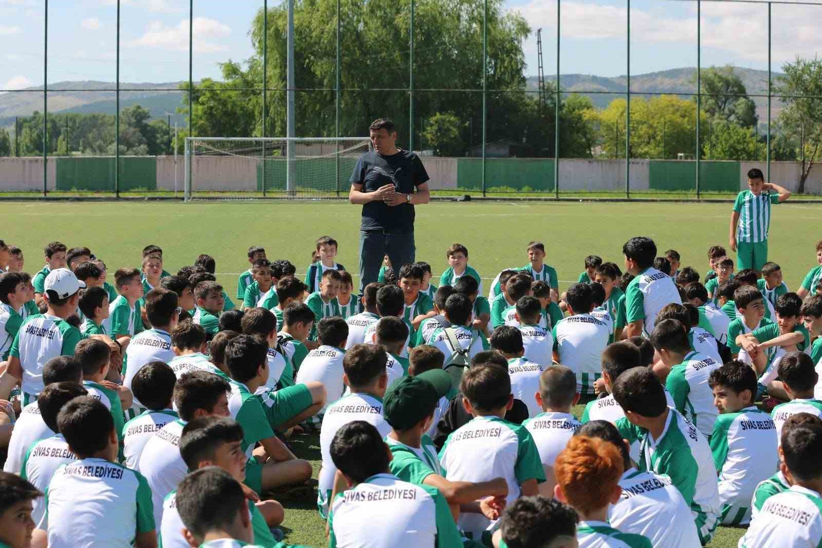 Sivas’ta minik kramponlar geleceğe hazırlanıyor