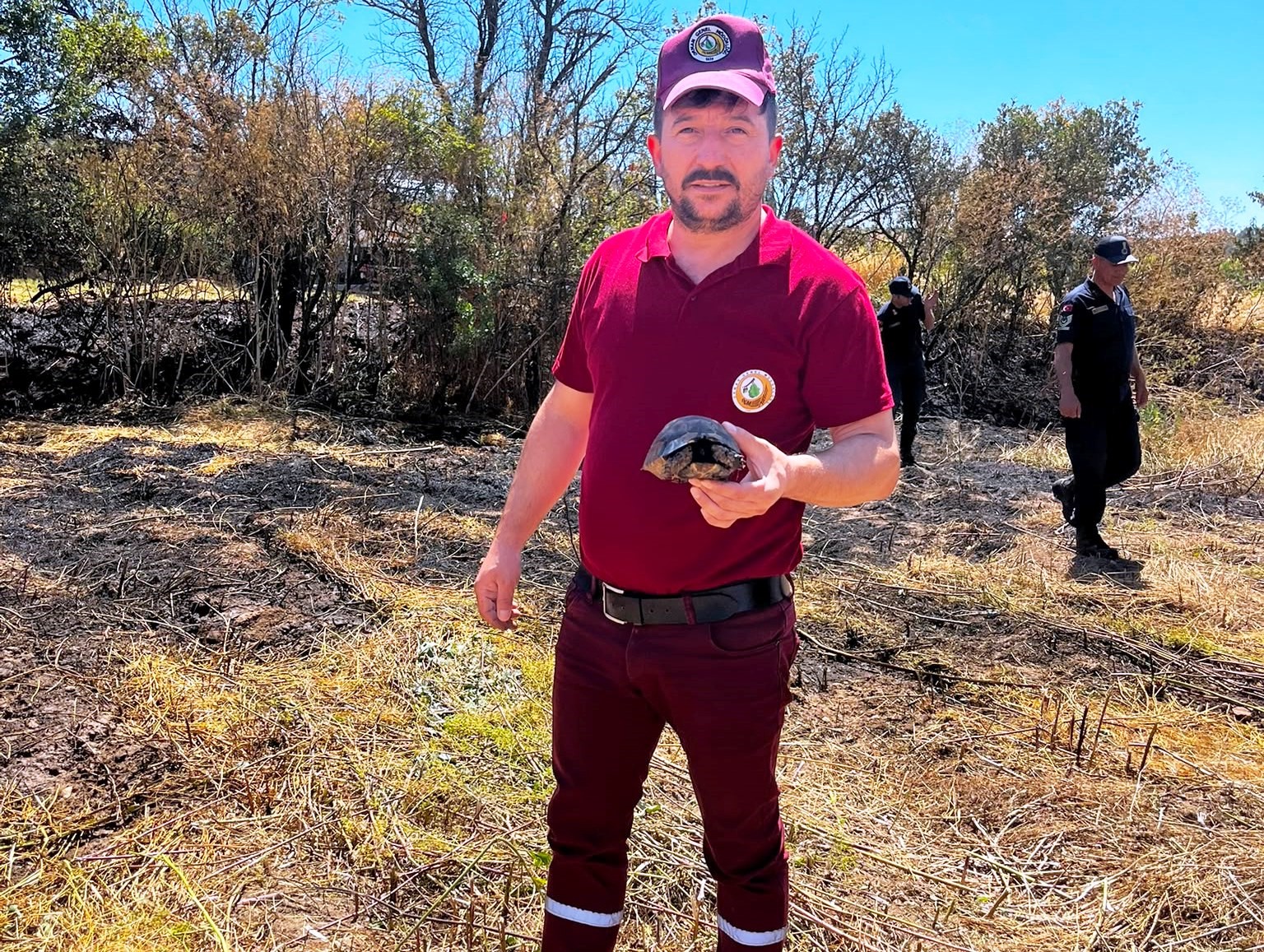 Emet’te alevlerin arasından kurtarılan kaplumbağa yürekleri ısıttı