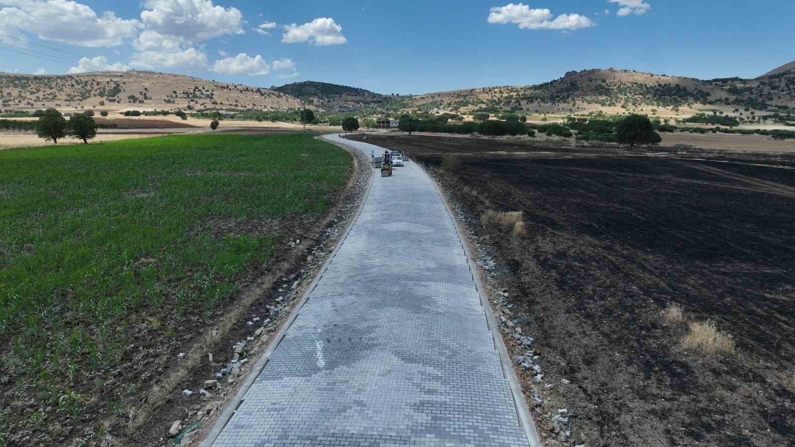 Diyarbakır kırsalında yollar yenileniyor