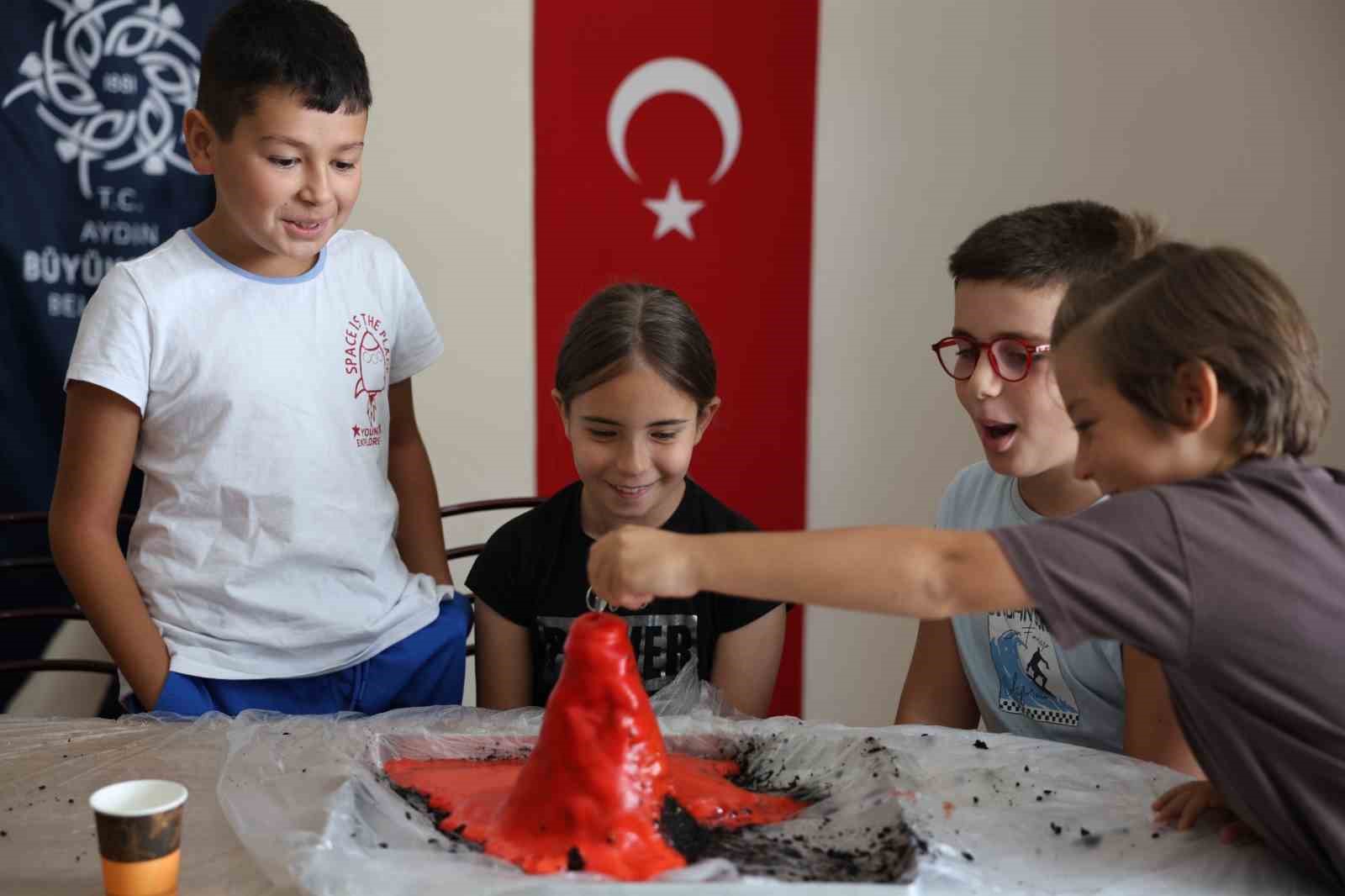 Aydınlı minikler yaz tatilini bilimle geçiriyor