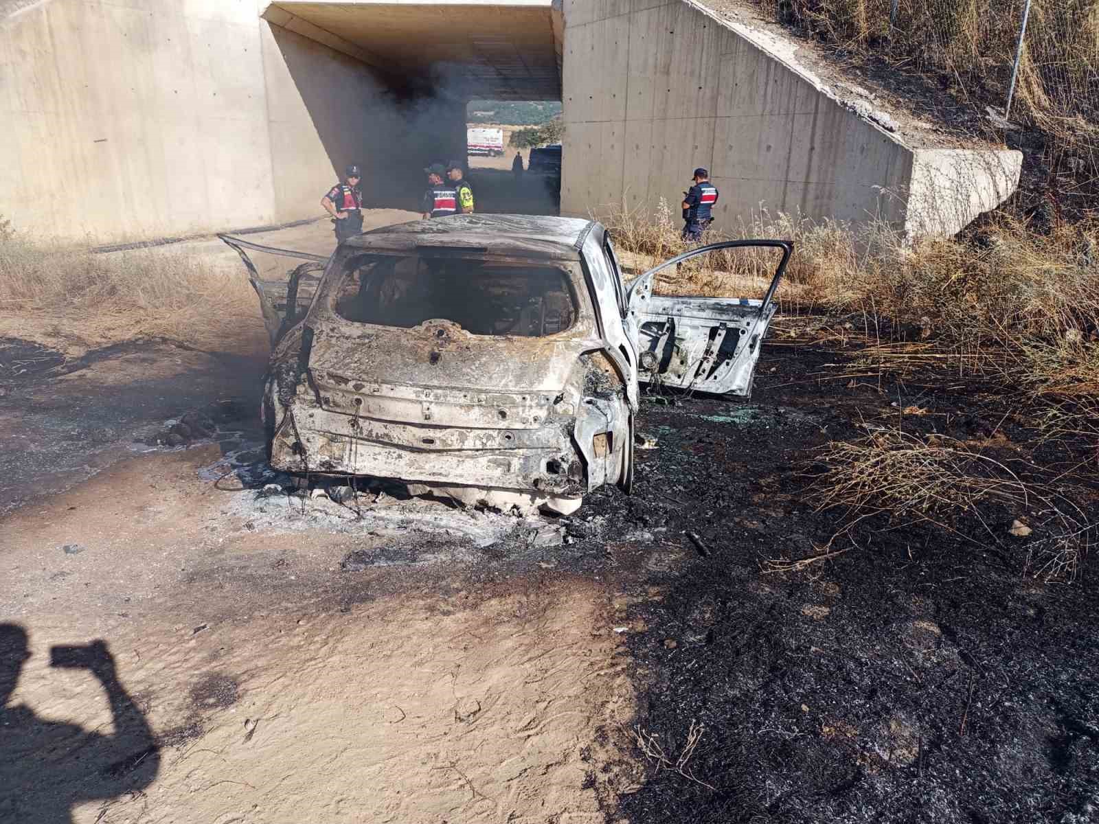 Balıkesir’de kaza yapan otomobil araziye uçtu: 4 yaralı
