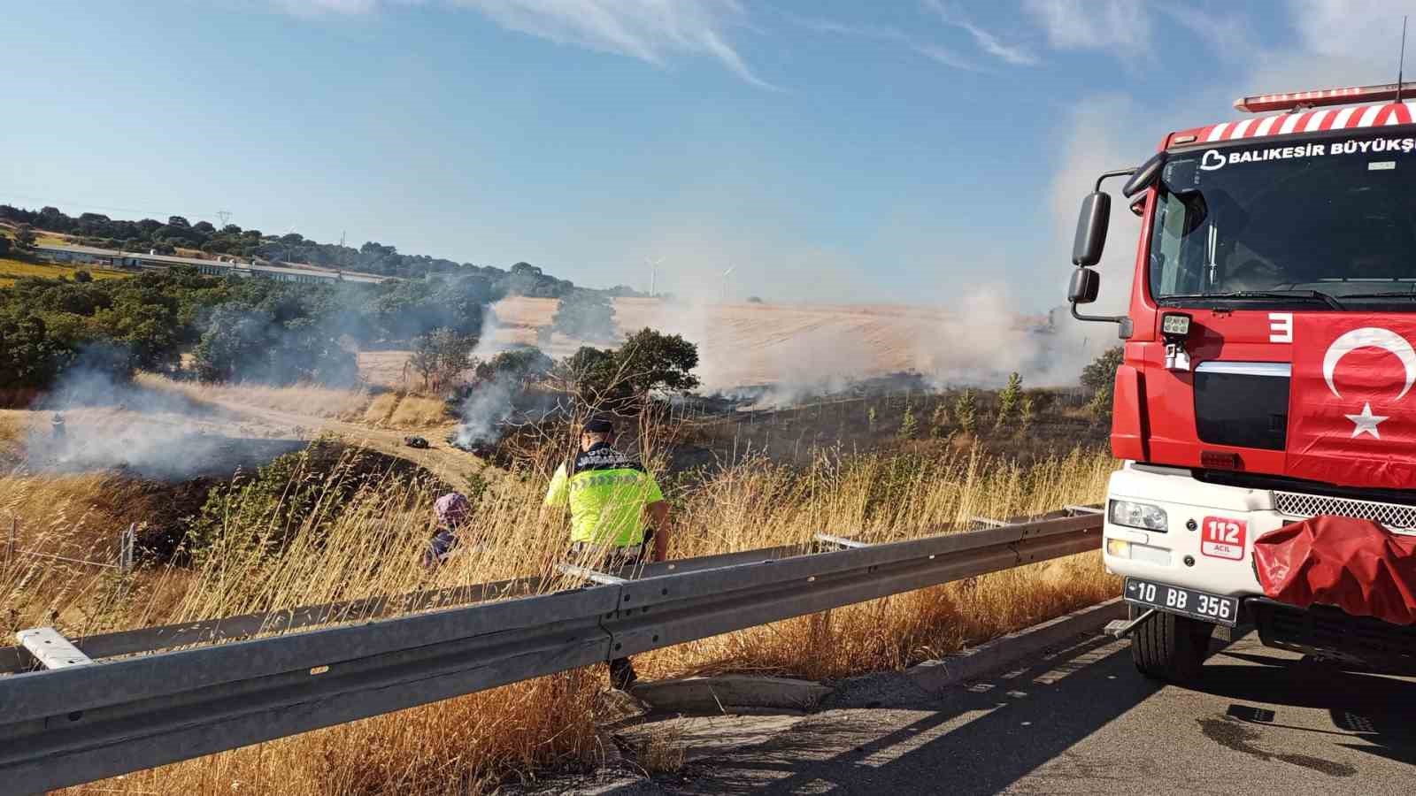 Balıkesir’de kaza yapan otomobil araziye uçtu: 4 yaralı