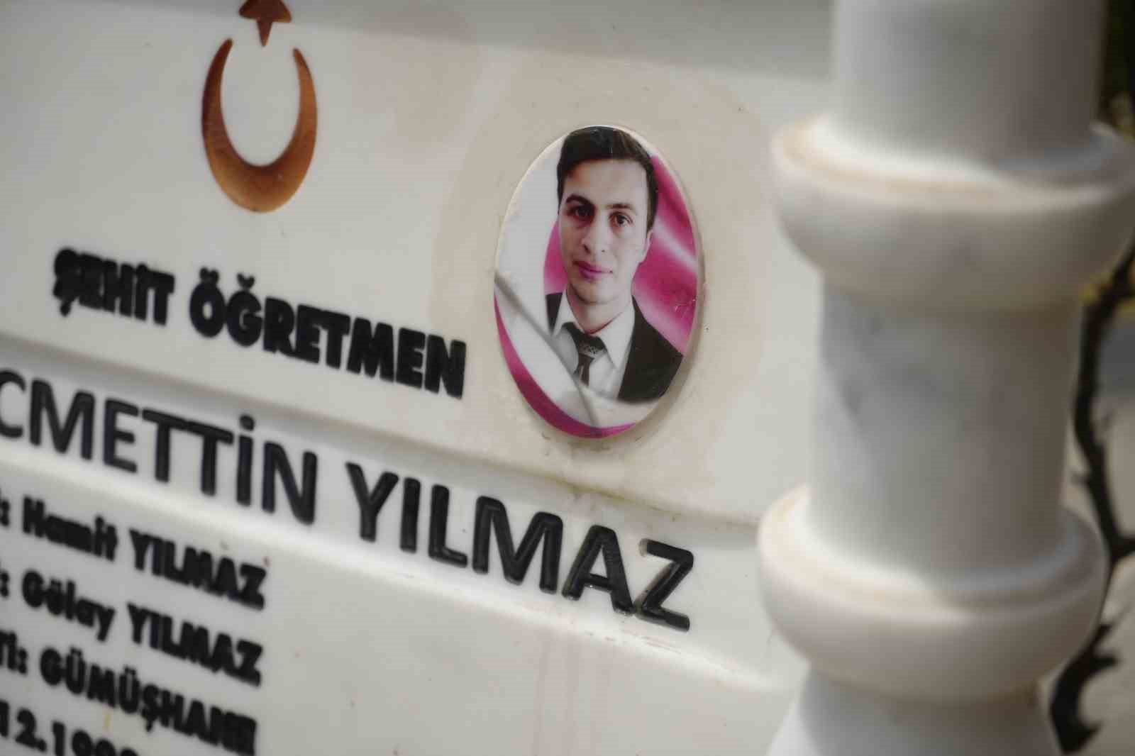Şehit öğretmen Necmettin Yılmaz şehadetinin 9. yılında kabri başında anıldı