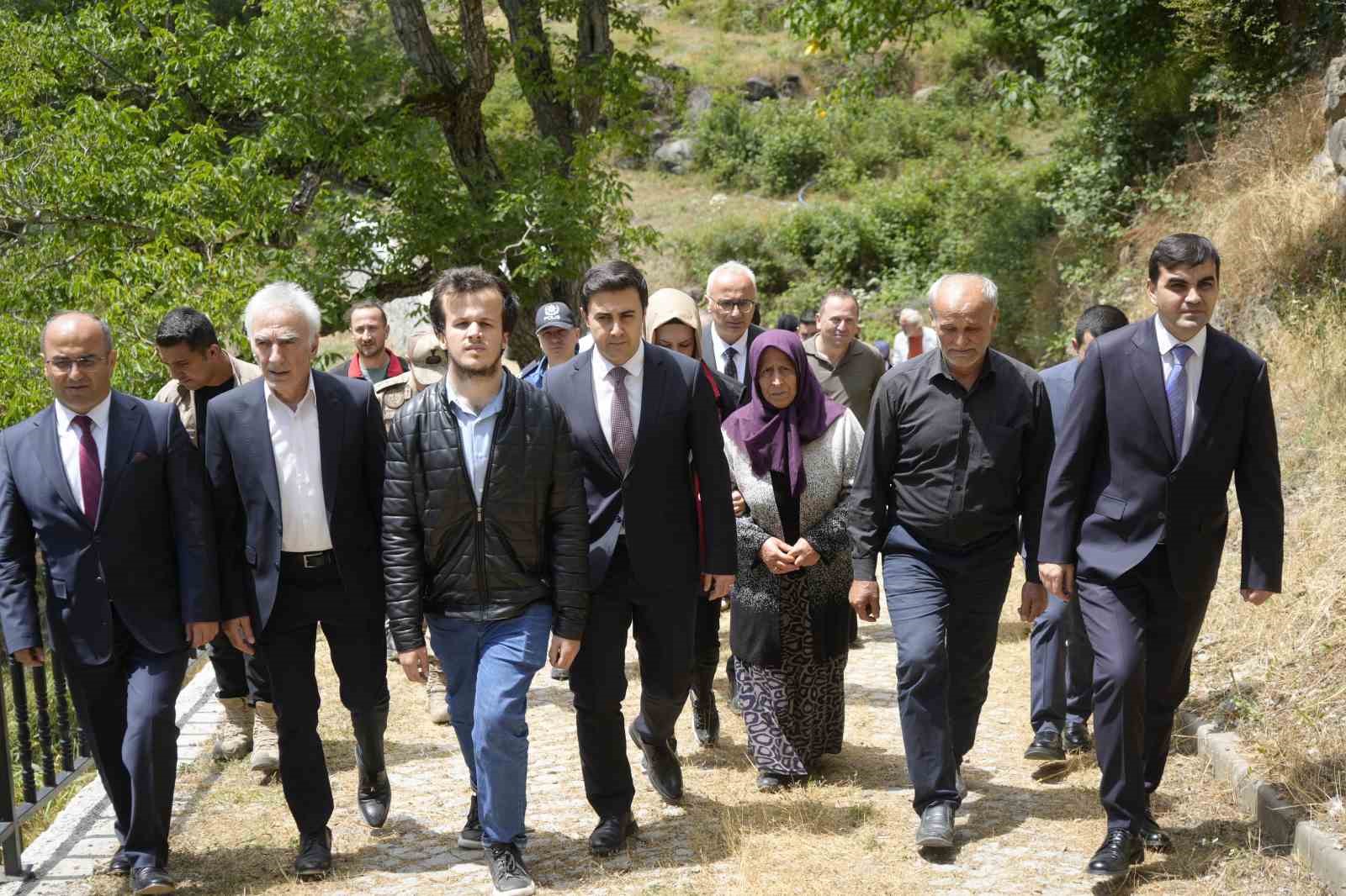Şehit öğretmen Necmettin Yılmaz şehadetinin 9. yılında kabri başında anıldı
