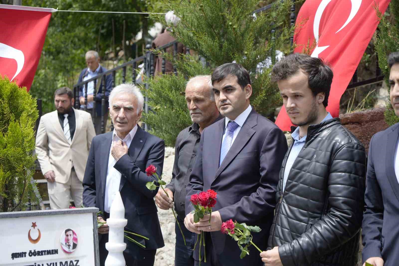 Şehit öğretmen Necmettin Yılmaz şehadetinin 9. yılında kabri başında anıldı
