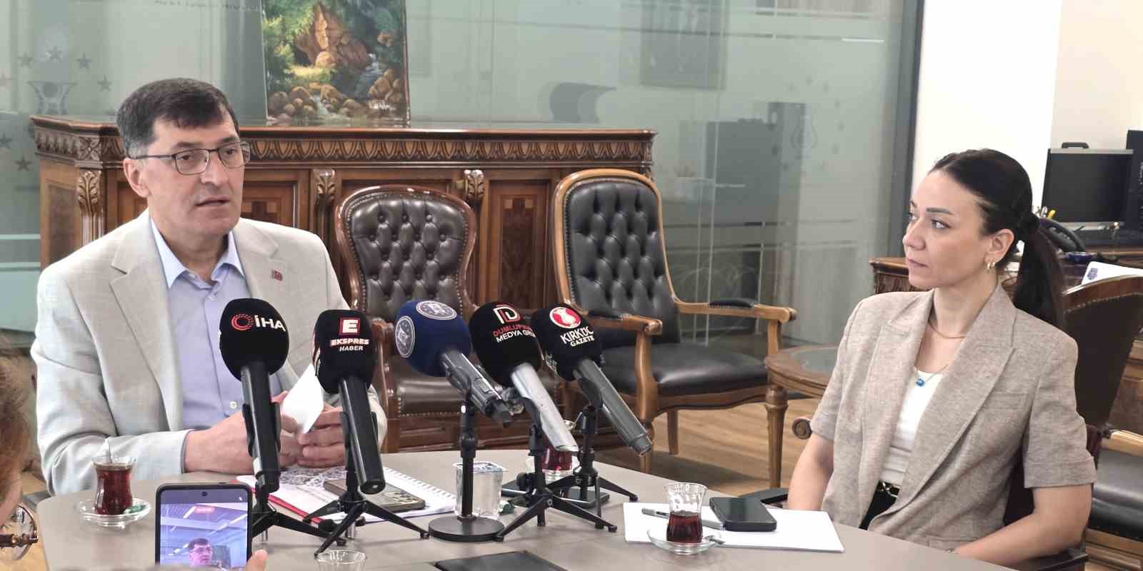 Kütahya Belediye Başkanı Kahveci: "Alnımız açık, başımız dik, görevimizin başındayız"