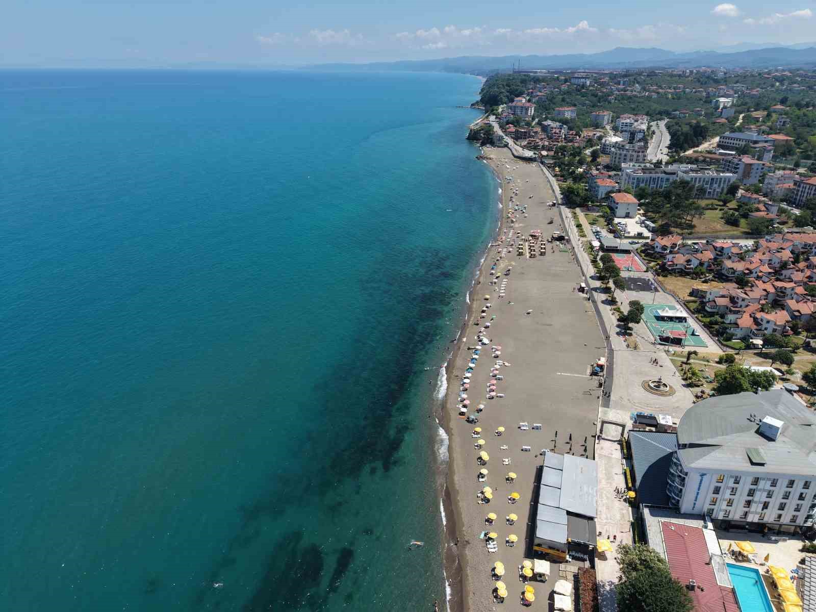Akçakoca’da termometreler 37 dereceyi gösterdi, sahiller doldu taştı
